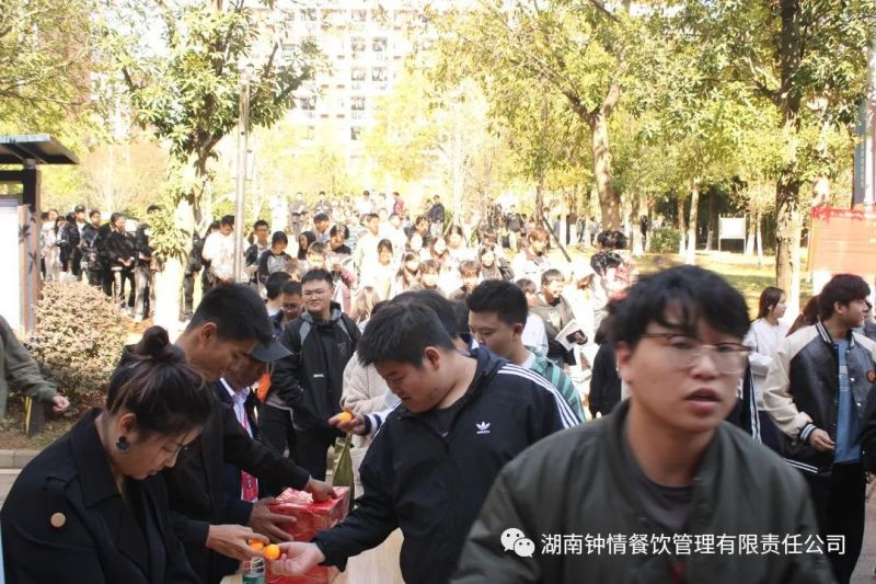 湖南钟情餐饮管理有限责任公司,餐饮管理,钟情餐饮管理,团体膳食,大学食堂,学院食堂,学校餐饮