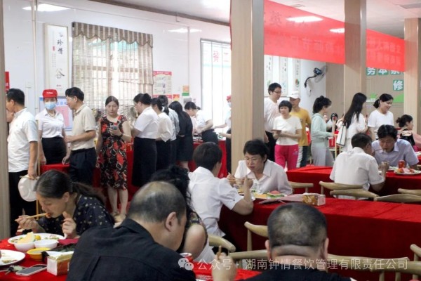 湖南钟情餐饮管理有限责任公司,餐饮管理,钟情餐饮管理,团体膳食,大学食堂,学院食堂,学校餐饮